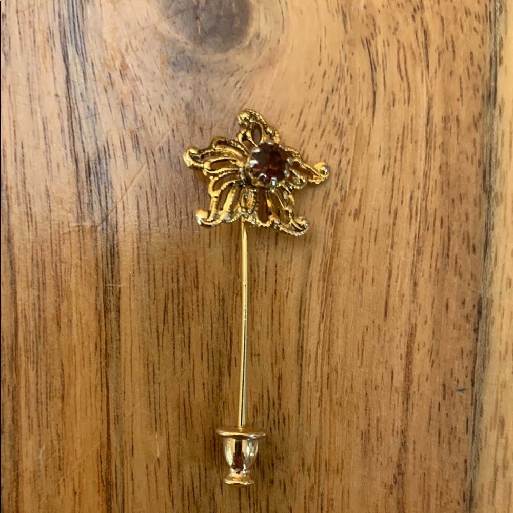 Antique Art Nouveau blood red garnet glass gold plate  stick pin